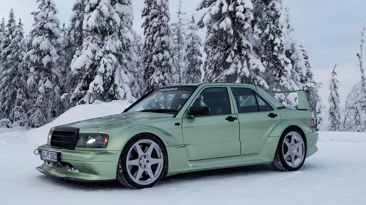 Возрождение легенды: возрождённый Mercedes‑Benz 190E Evo II прошёл испытания холодом и жарой
