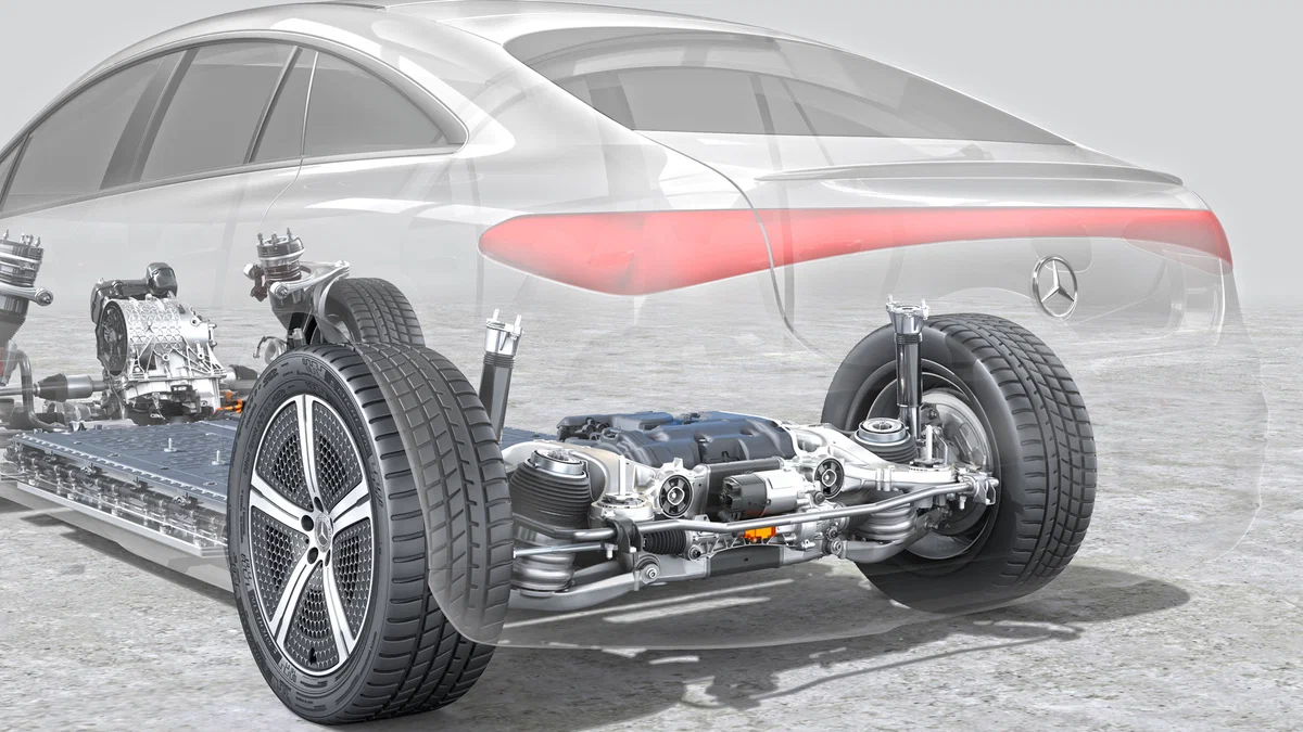 Обновился электрокар Mercedes Benz EQS больше километров и продвинутые технологии