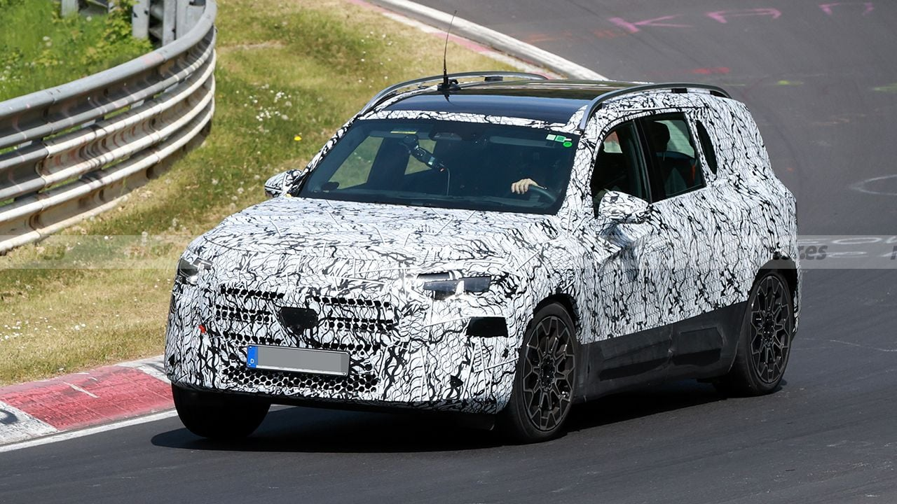 Новые фото демонстрируют внешность кроссовера Mercedes-Benz GLB 2026