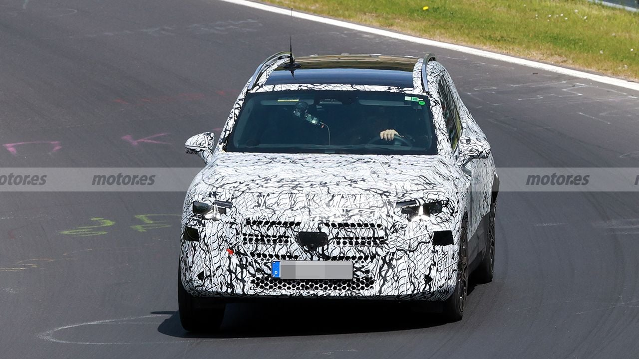 Новые фото демонстрируют внешность кроссовера Mercedes-Benz GLB 2026