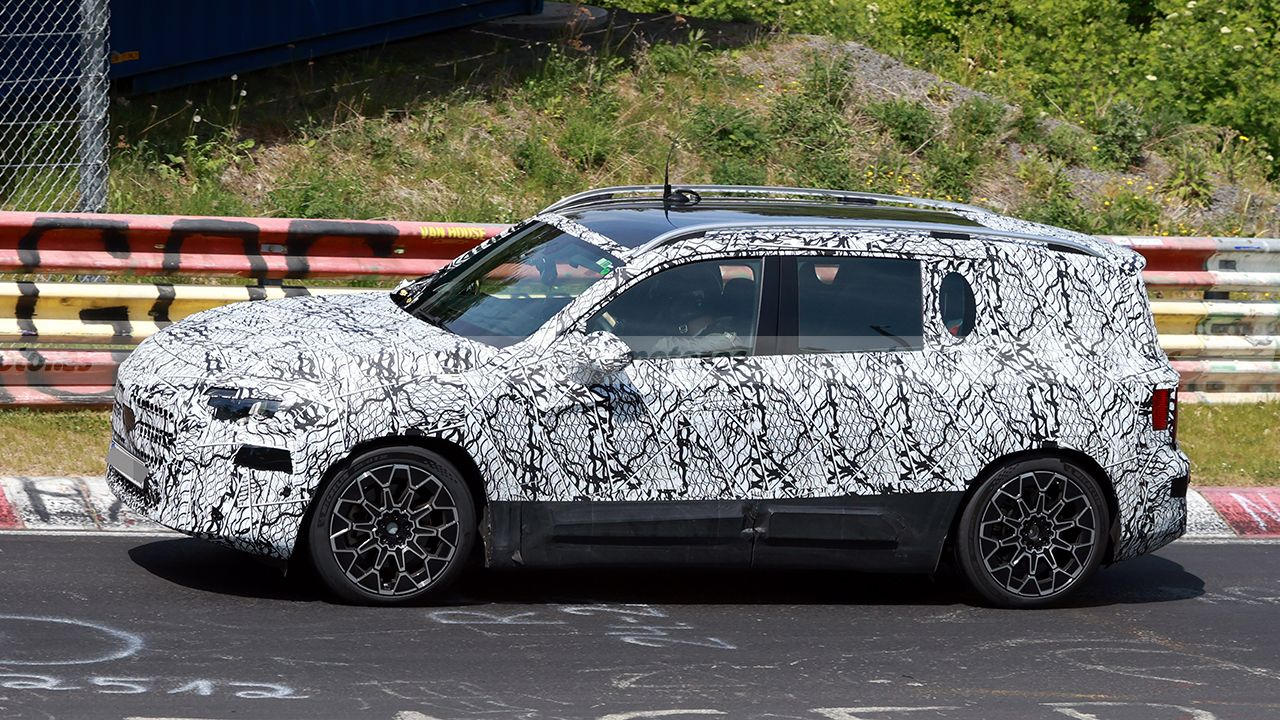 Новые фото демонстрируют внешность кроссовера Mercedes-Benz GLB 2026