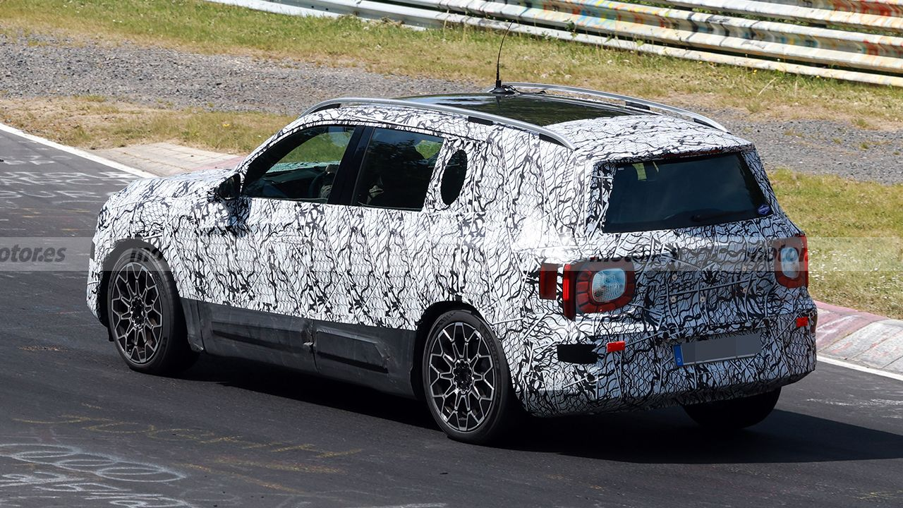 Новые фото демонстрируют внешность кроссовера Mercedes-Benz GLB 2026