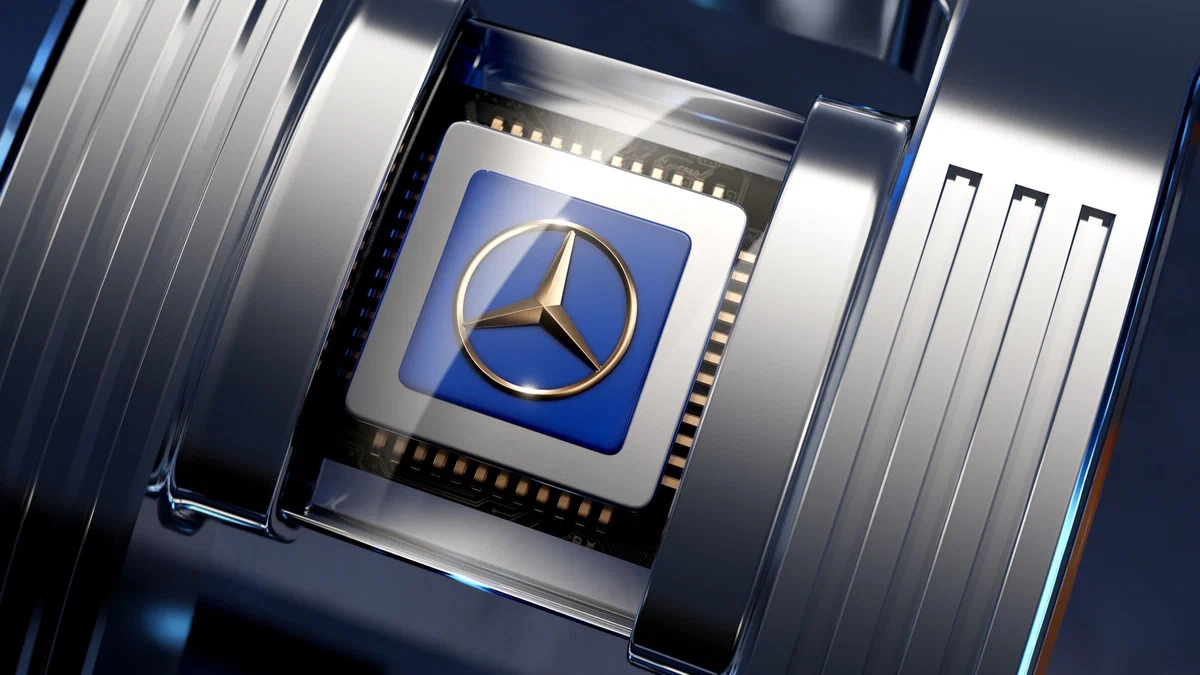 Mercedes-Benz представил винтажное купе с кузовом из солнечных батарей и бархатным салоном