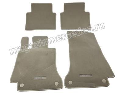 Коврики салона велюровые бежевые Mercedes C class W205 (вид 1) Коврики салона велюровые бежевые Mercedes C class W205 (фото, вид 1)