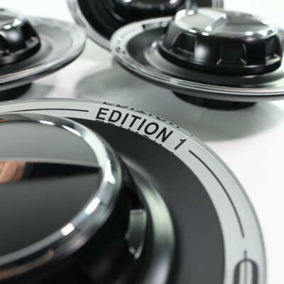 Заглушки колесных дисков AMG Mercedes Edition 1 (Заглушки колесных дисков AMG Mercedes Edition 1 комплект 4 шт A00040057009Z32) Заглушки колесных дисков AMG Mercedes Edition 1 (фото, Заглушки колесных дисков AMG Mercedes Edition 1 комплект 4 шт A00040057009Z32)