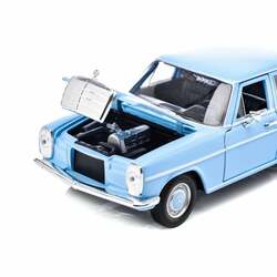 1:24   W115 220/8 -  Mercedes.  2