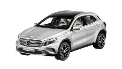 Модель GLA. Масштаб 1:18 Mercedes Модель GLA. Масштаб 1:18 Mercedes