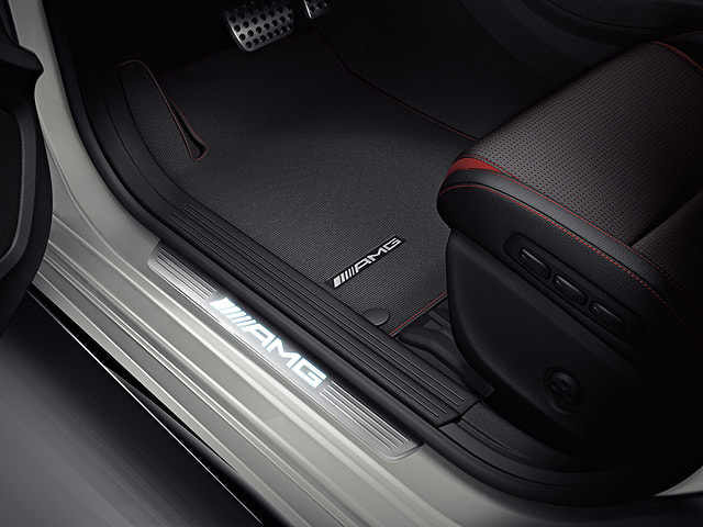 Накладки на пороги AMG для Mercedes GLA class X156 Накладки на пороги AMG для Mercedes GLA class X156