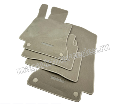 Коврики салона велюровые бежевые Mercedes C class W205 Коврики салона велюровые бежевые Mercedes C class W205 (фото)